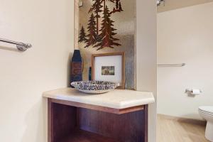 Ένα μπάνιο στο Tahoe Lakeview Manor +26 φωτογραφίες