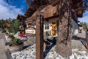 a sign in front of a house with a tree at Snowcreek Suite - Aspen - Hot Tub - Kitchenette in Leavenworth +27 photos