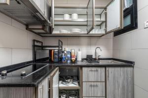 Η κουζίνα ή μικρή κουζίνα στο Riviera Family Suite