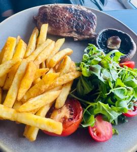 Φαγητό σε αυτό το ξενοδοχείο ή κάπου εκεί κοντά +20 φωτογραφίες