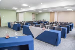a conference room with blue tables and chairs at Sonesta Hotel Ibagué in Ibagué +48 photos