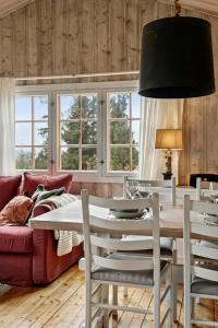 Posezení v ubytování Charming Cabin By Nesfjellet Ski Resort
