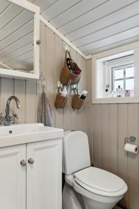 Koupelna v ubytování Charming Cabin By Nesfjellet Ski Resort + 21 fotografií