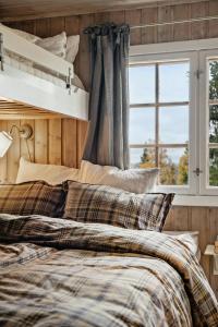 Postel nebo postele na pokoji v ubytování Charming Cabin By Nesfjellet Ski Resort