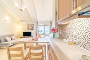 Et tv og/eller underholdning på Mazis Deluxe Apartment