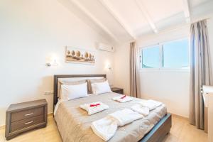 En eller flere senge i et værelse på Mazis Deluxe Apartment + 20 billeder