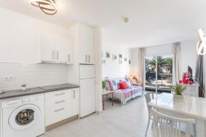 Kuchyň nebo kuchyňský kout v ubytování Relax Holidays Corralejo