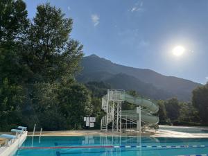 Nespecifikovaný výhled na hory nebo výhled na hory při pohledu z prázdninového domu