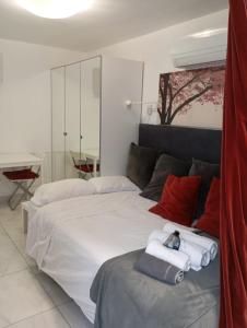 Postel nebo postele na pokoji v ubytování Precioso Apartamento nuevo con Jardín privado