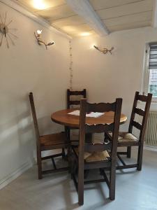 a dining room with a wooden table and chairs at Appartement Aux Deux Cigognes Bis in Gries +5 photos