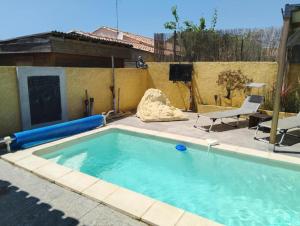 La alberca dentro o cerca de L'Echappée Belle de Thau