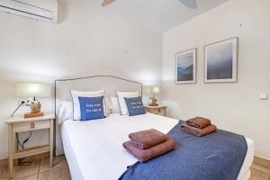 Postel nebo postele na pokoji v ubytování Flores + 21 fotografií