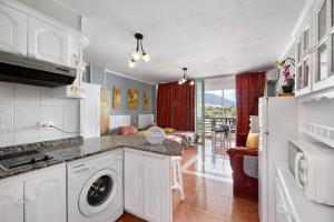 Kuchyň nebo kuchyňský kout v ubytování Sol y Playa