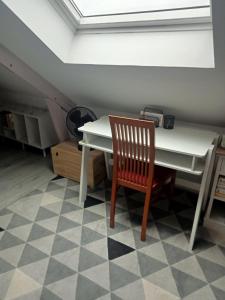 a room with a table and a chair and a desk at Chambre pour une personne in Blois