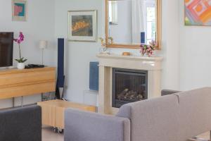 Posezení v ubytování Duinvilla Deluxe met Sauna en Whirpool - 6 personen