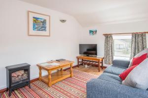 Posezení v ubytování Dingle Cottage