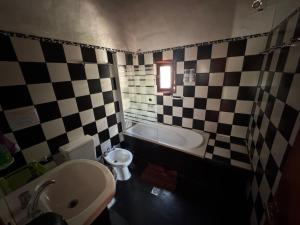 Koupelna v ubytování Otro Mundo alojamiento