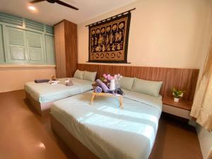 Postel nebo postele na pokoji v ubytování Ruma 101 Jonker by Jeffery Lam Home Management