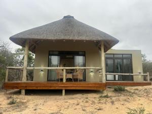 Το κτήριο όπου στεγάζεται  το οργανωμένο κάμπινγκ