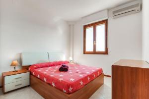 Giường trong phòng chung tại Royal