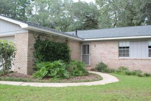 Vườn quanh Stay-in' - close-in, clutter-free rental-only home