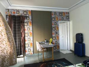 a room with a table and a chair in a room at RBNB by MELUSH in Cotonou
