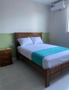 Postel nebo postele na pokoji v ubytování Hostal Center