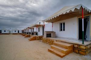 Budova, kde se the luxury tent nachází