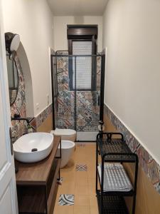 Ένα μπάνιο στο Mola Mola Beach House