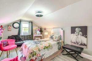 Postel nebo postele na pokoji v ubytování Global Staycation! Scenic Pikesville Family Home