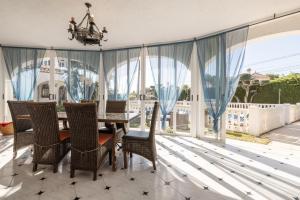 En balkon eller terrasse på Villa Paraiso para 6