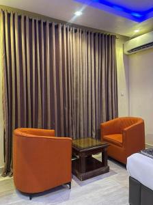 Ruang duduk di Shores hotel & apartments