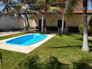 Bazén v ubytování Casa de Praia Cascavel nebo v jeho okolí