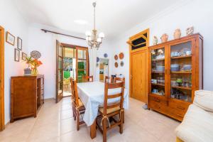a dining room with a table and chairs at Sa Marina in Alcudia