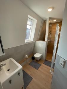 a bathroom with a sink and a toilet at Die Alter Schwede Wohnung 2 in Vechta +18 photos