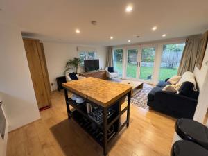 Gallery image of Little Foxwood - Garden Lodge with Sauna in Seale