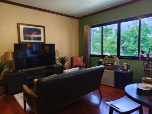 TV a/nebo společenská místnost v ubytování Danita's Home Bangkok