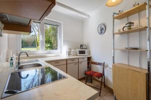 Køkken eller tekøkken på Bungalow Lemke mit Terasse