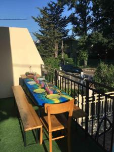 a table with a blue table cloth on a balcony at Maison Jardin Proche Paris in Sainte-Geneviève-des-Bois
