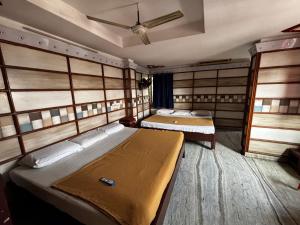 Ένα ή περισσότερα κρεβάτια σε δωμάτιο στο MJ guest house