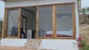 a room with a window with a bed in it at Le jardin in Puerto López