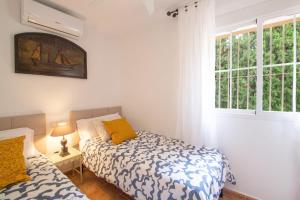 Postel nebo postele na pokoji v ubytování Chalet Altea Hills + 22 fotografií