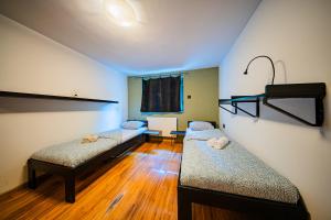 Ένα ή περισσότερα κρεβάτια σε δωμάτιο στο Flex SelfCheckIns 177 - Zagreb - 3 Bedrooms - Centre