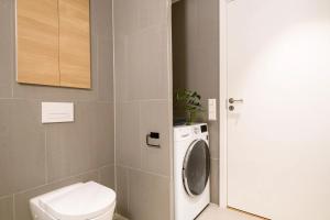 Koupelna v ubytování Premium city-center apartment in Oslo with a stunning balcony + 17 fotografií