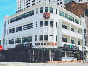 Budova, kde se hotel nachází + 12 fotografií