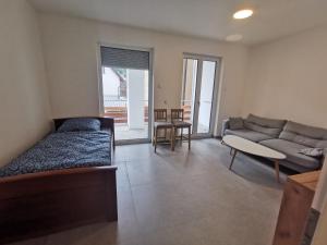 Ein Bett oder Betten in einem Zimmer der Unterkunft Komfortneubauwohnung Braunsbach