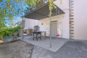 a patio with a table in front of a building at Villa La Tesa in Monte SantʼAngelo