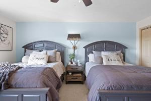 two beds sitting next to each other in a bedroom at Par 7 Penthouse at StoneBridge Resort in Branson West