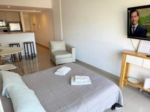 a room with a bed with two towels on it at Monoambiente con amenities Y MAS in Buenos Aires