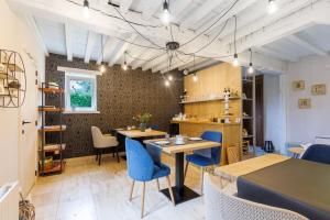 a dining room with blue chairs and a table at B&B Hof Ter Koningen in Aalst +31 photos